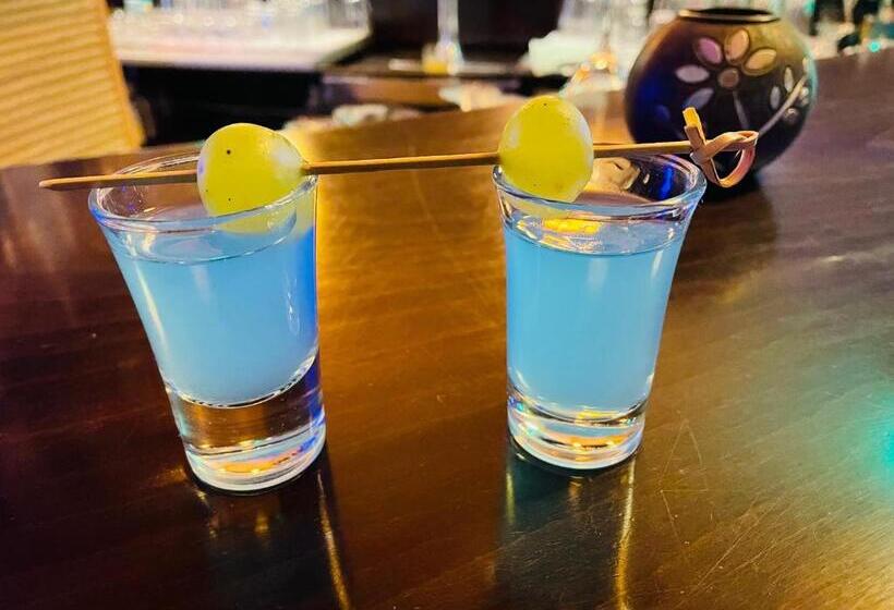 هتل At The American S