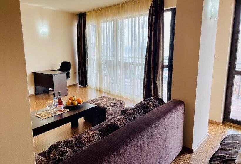 هتل At The American S