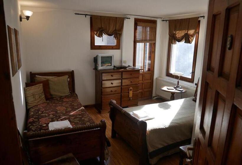 هتل Castle Cottage Bed & Breakfast