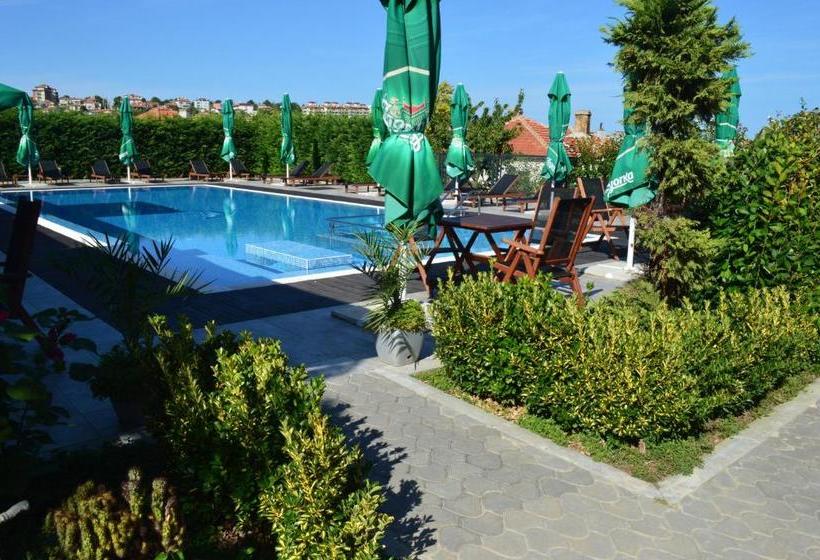 Отель Iva Resort
