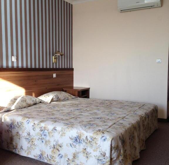 בית מלון כפרי Selena