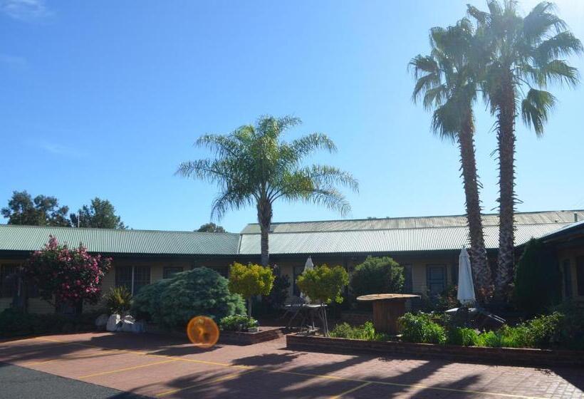 Ten Dollar Town Motel