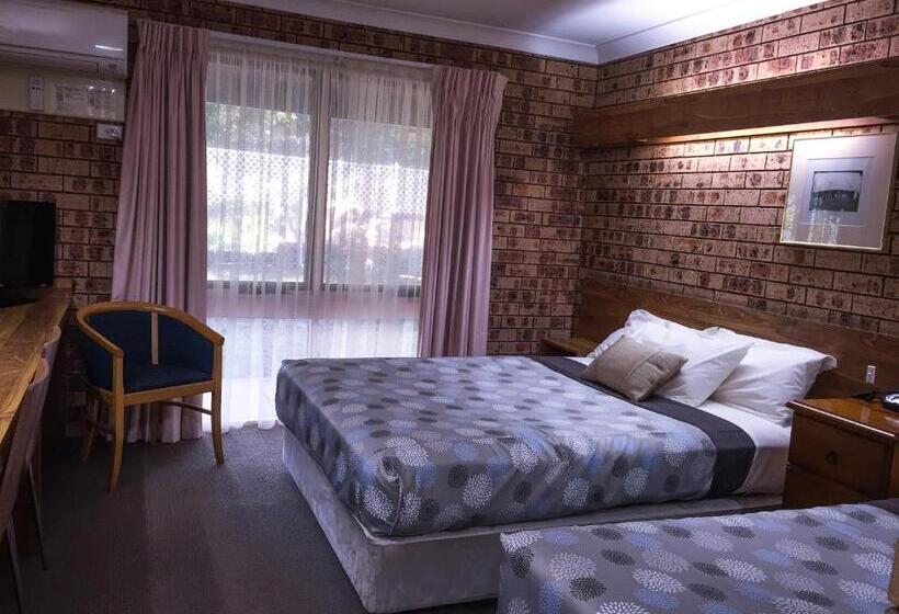 Ten Dollar Town Motel