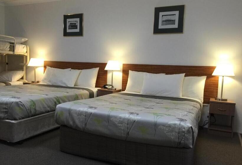 Ten Dollar Town Motel