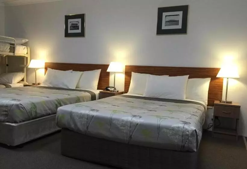 Ten Dollar Town Motel