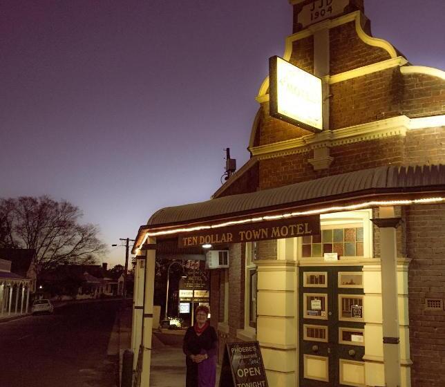 Ten Dollar Town Motel