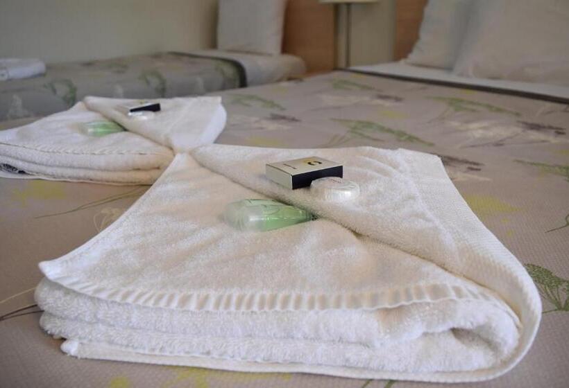 Ten Dollar Town Motel