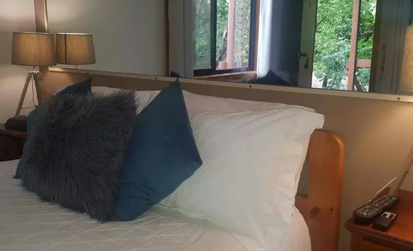 Retkeilymaja Samurai Beach Bungalows   Port Stephens Yha