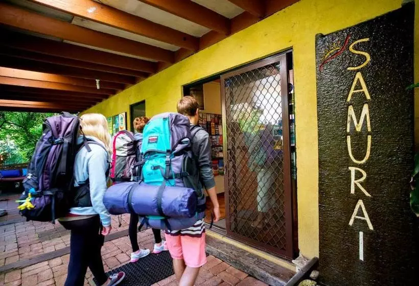 Retkeilymaja Samurai Beach Bungalows   Port Stephens Yha