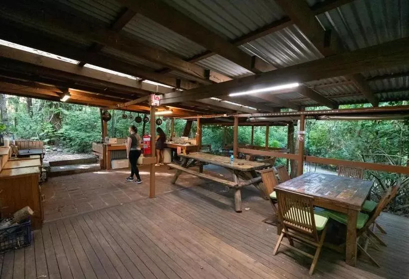 Retkeilymaja Samurai Beach Bungalows   Port Stephens Yha