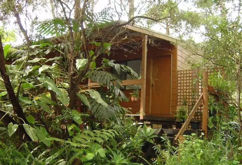 Retkeilymaja Samurai Beach Bungalows   Port Stephens Yha