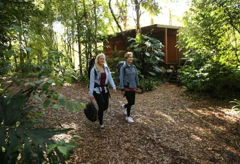 Retkeilymaja Samurai Beach Bungalows   Port Stephens Yha