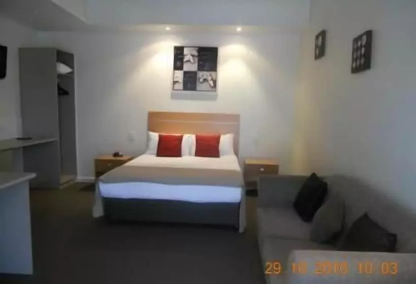 Burkes Hotel Motel