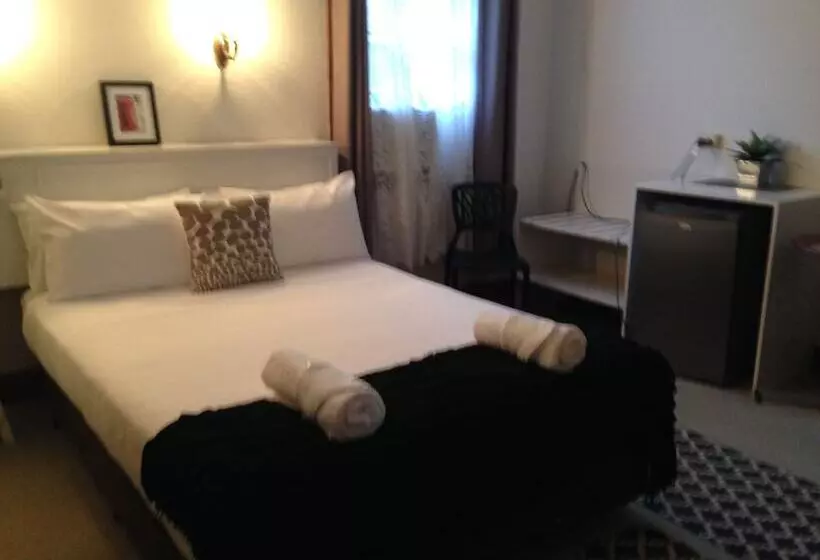 Burkes Hotel Motel