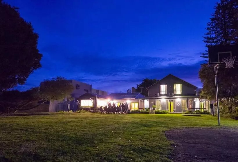 Dunsborough Beachouse Yha Hostel