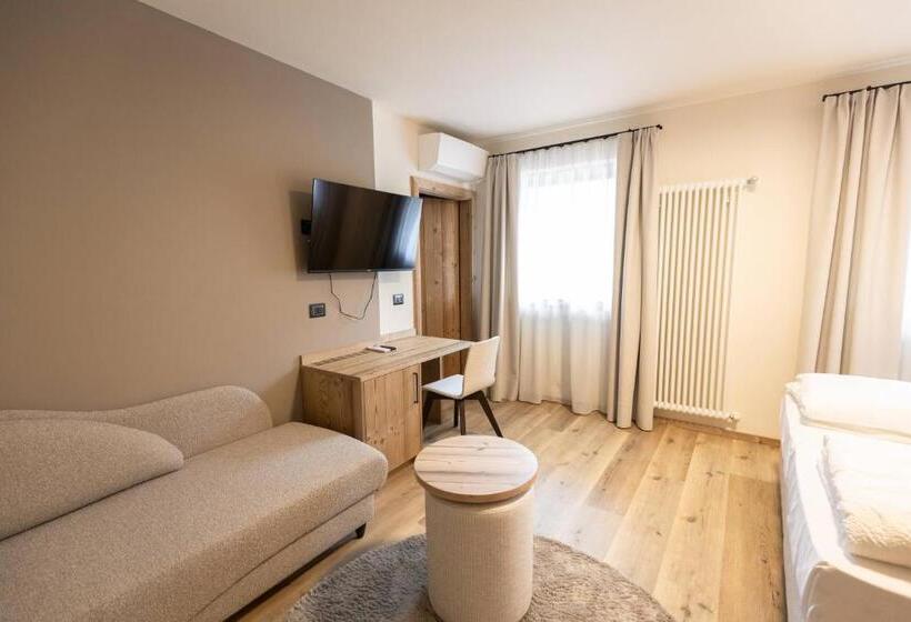 Отель Alpenrose Wellness