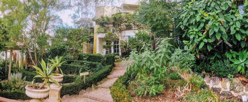 בית מלון כפרי The Castle  Villa By The Sea