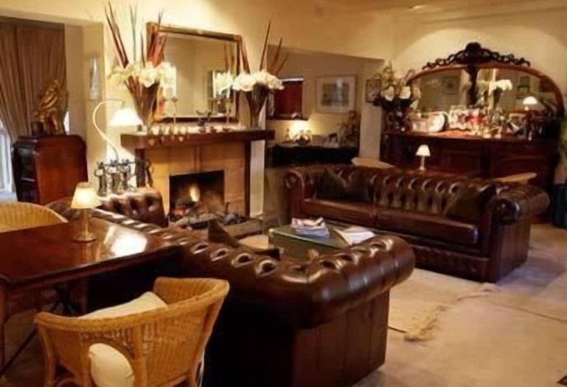 בית מלון כפרי The Castle  Villa By The Sea