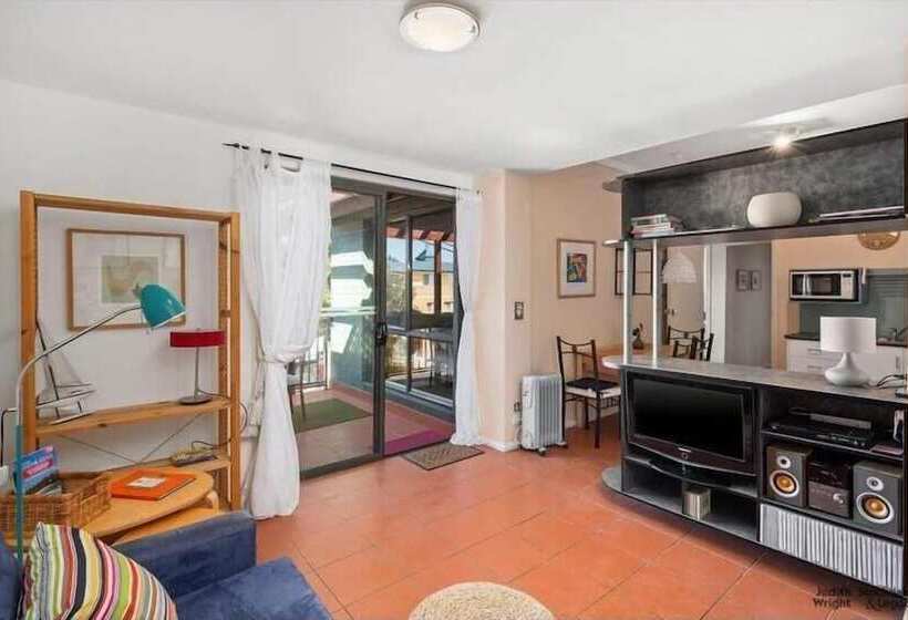 בית מלון כפרי The Castle  Villa By The Sea