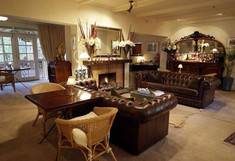 בית מלון כפרי The Castle  Villa By The Sea