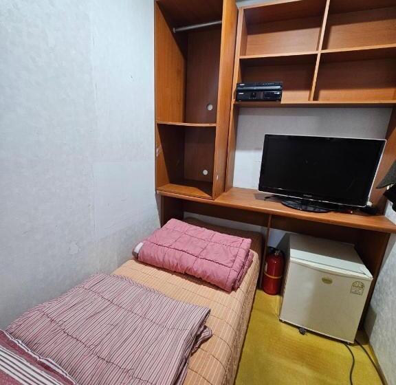 هاستل Mokhwatel