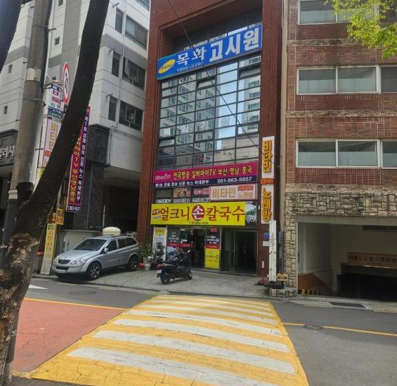 هاستل Mokhwatel