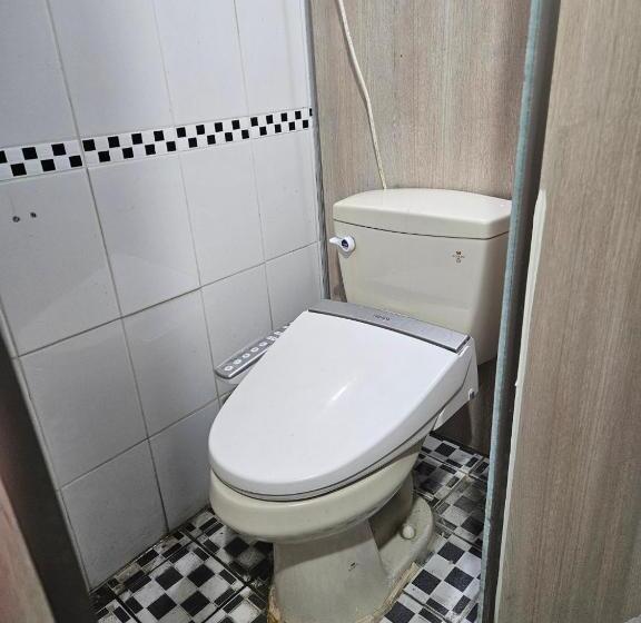 هاستل Mokhwatel