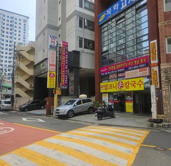 هاستل Mokhwatel