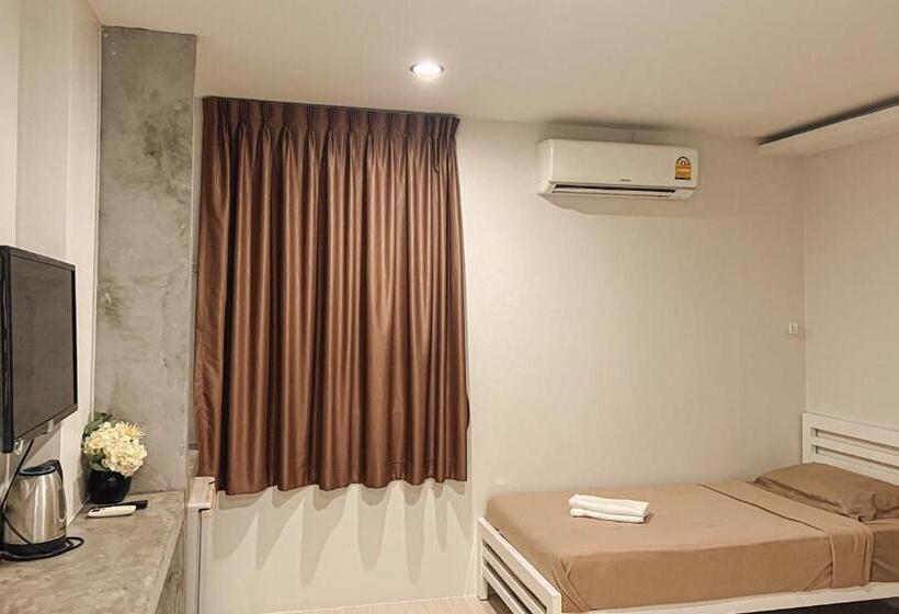 هاستل Zerozeroone