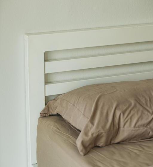 هاستل Zerozeroone