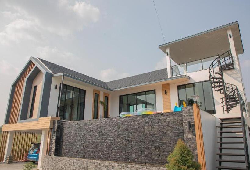 ペンション La Luna พูลวิลล่าเขาใหญ่