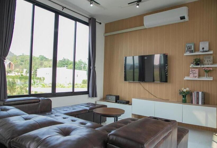 ペンション La Luna พูลวิลล่าเขาใหญ่