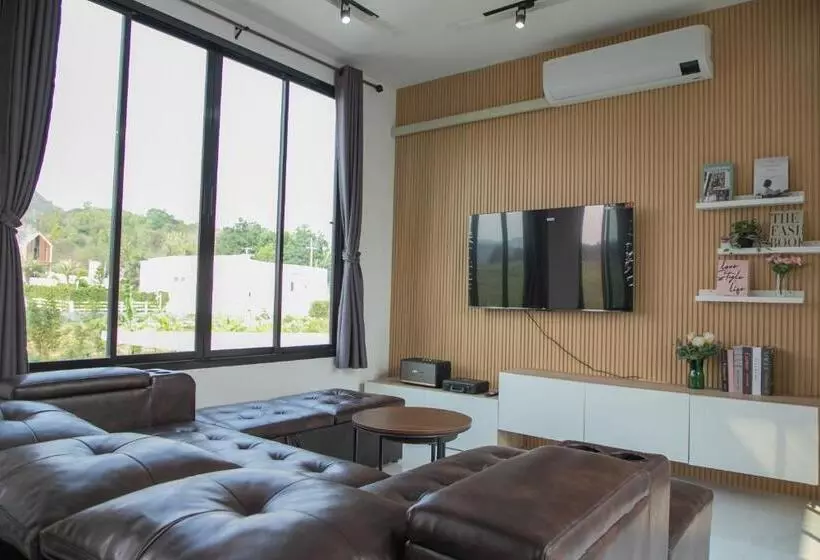 ペンション La Luna พูลวิลล่าเขาใหญ่