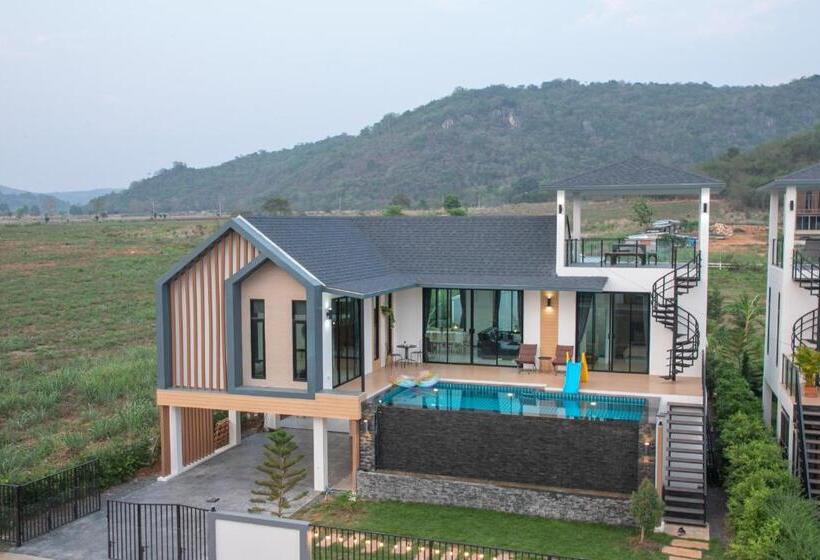 ペンション La Luna พูลวิลล่าเขาใหญ่