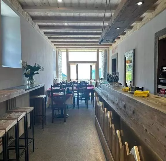 Retkeilymaja Locanda Teggiate