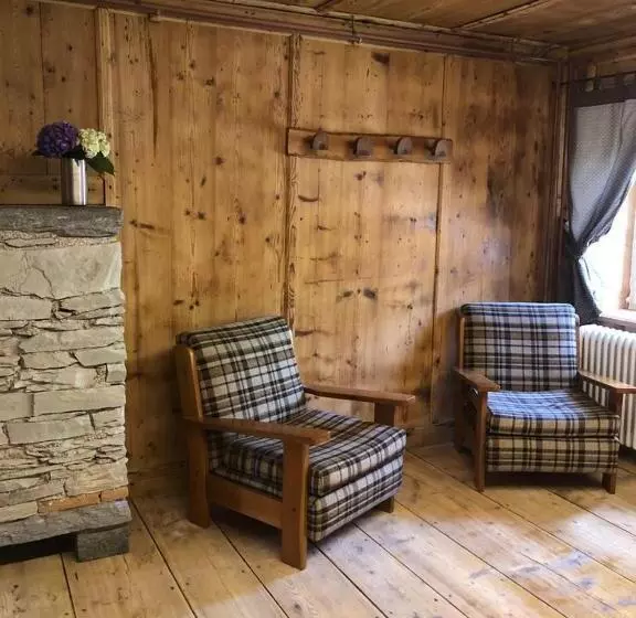 Retkeilymaja Locanda Teggiate