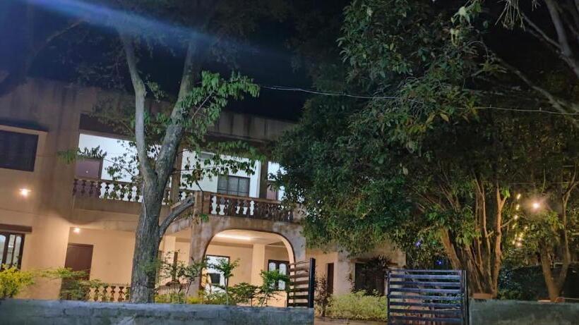 Hotelli Kumaragam Resorts