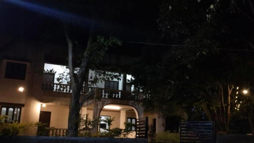 Hotelli Kumaragam Resorts