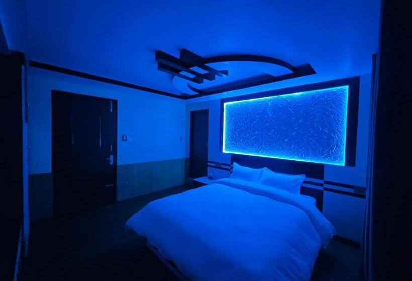 هتل Pine Tree Resort