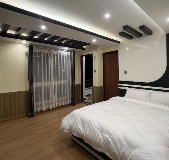 هتل Pine Tree Resort