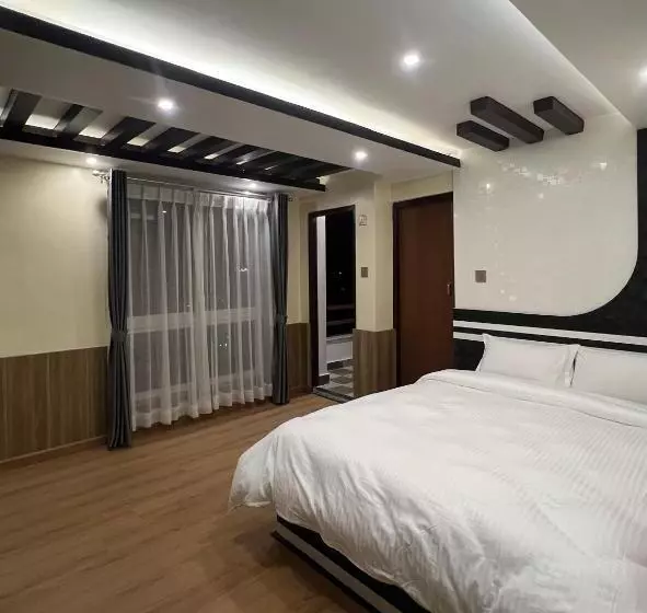 هتل Pine Tree Resort