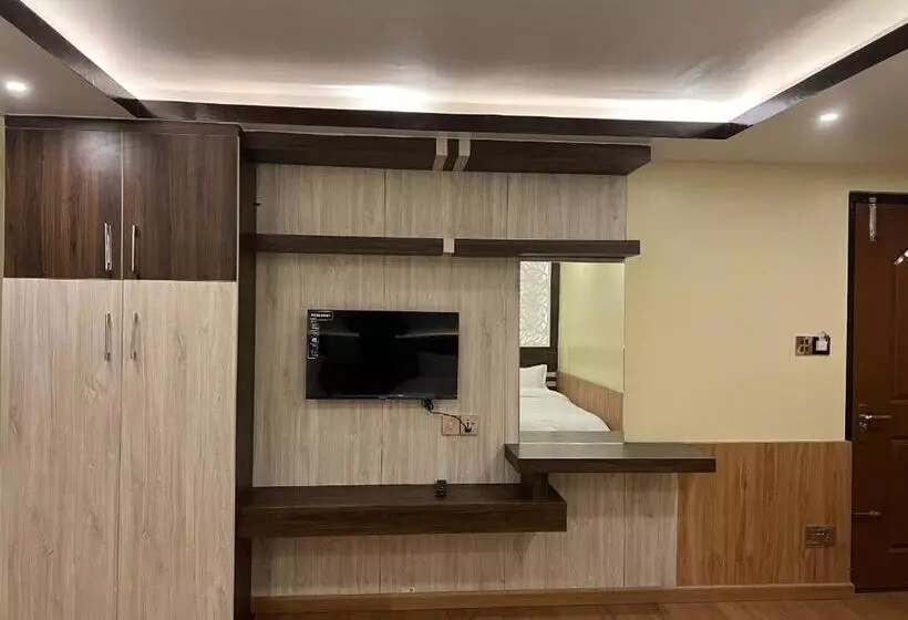 هتل Pine Tree Resort