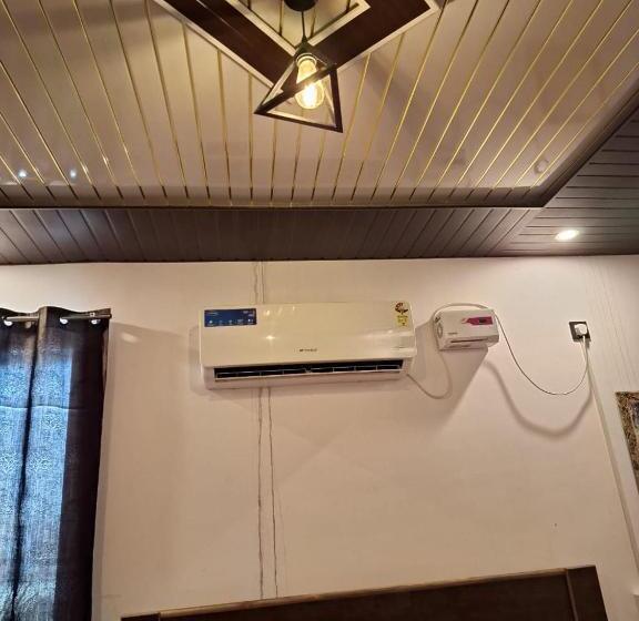 هتل Gorakhnath Guest House