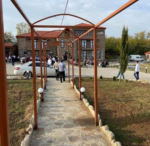 هتل Vachnadziani Wine Resort