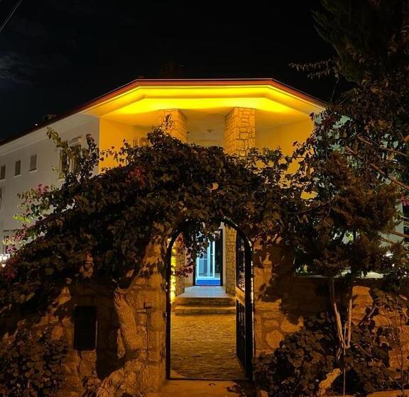 Mavi̇ Rota Buti̇k Otel