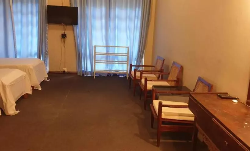 ペンション Ashok Hotel Anuradhapura