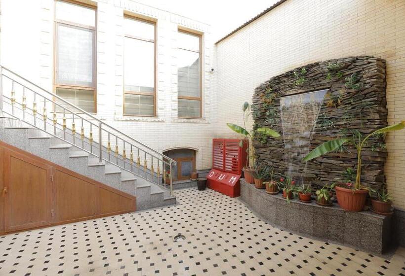 بنسيون Guest House Gumbaz Sts