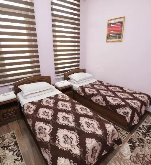 پانسیون Guest House Gumbaz Sts