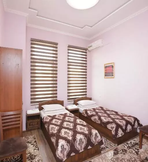 پانسیون Guest House Gumbaz Sts