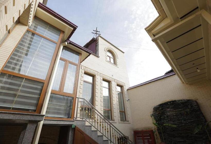 بنسيون Guest House Gumbaz Sts